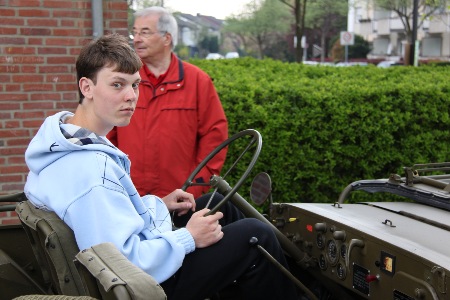 Kann ich endlich fahren - Michael mit seinem Opa